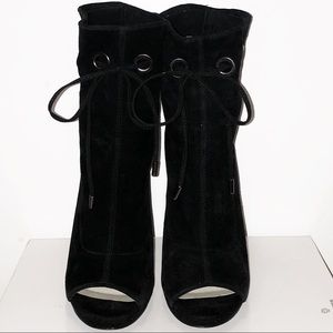 Steve Madden Peak toe ankle boots